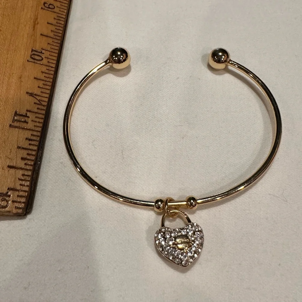 Gold-tone Bracelet with‎ Rhinestone Heart